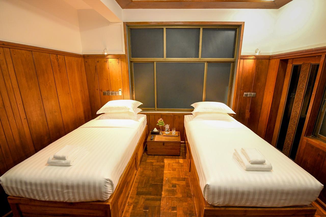 Ned Kelly Hotel & Irish Pub Mandalaj Zewnętrze zdjęcie