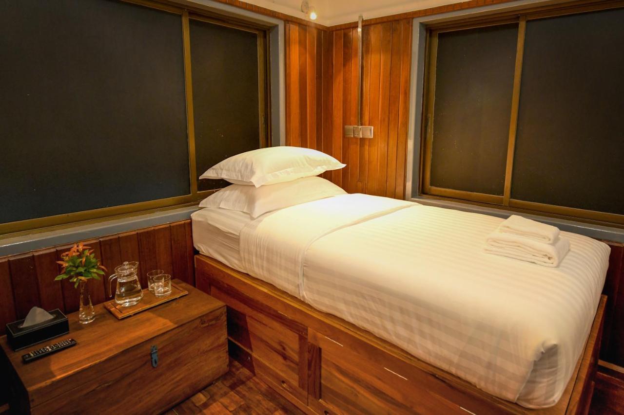 Ned Kelly Hotel & Irish Pub Mandalaj Zewnętrze zdjęcie