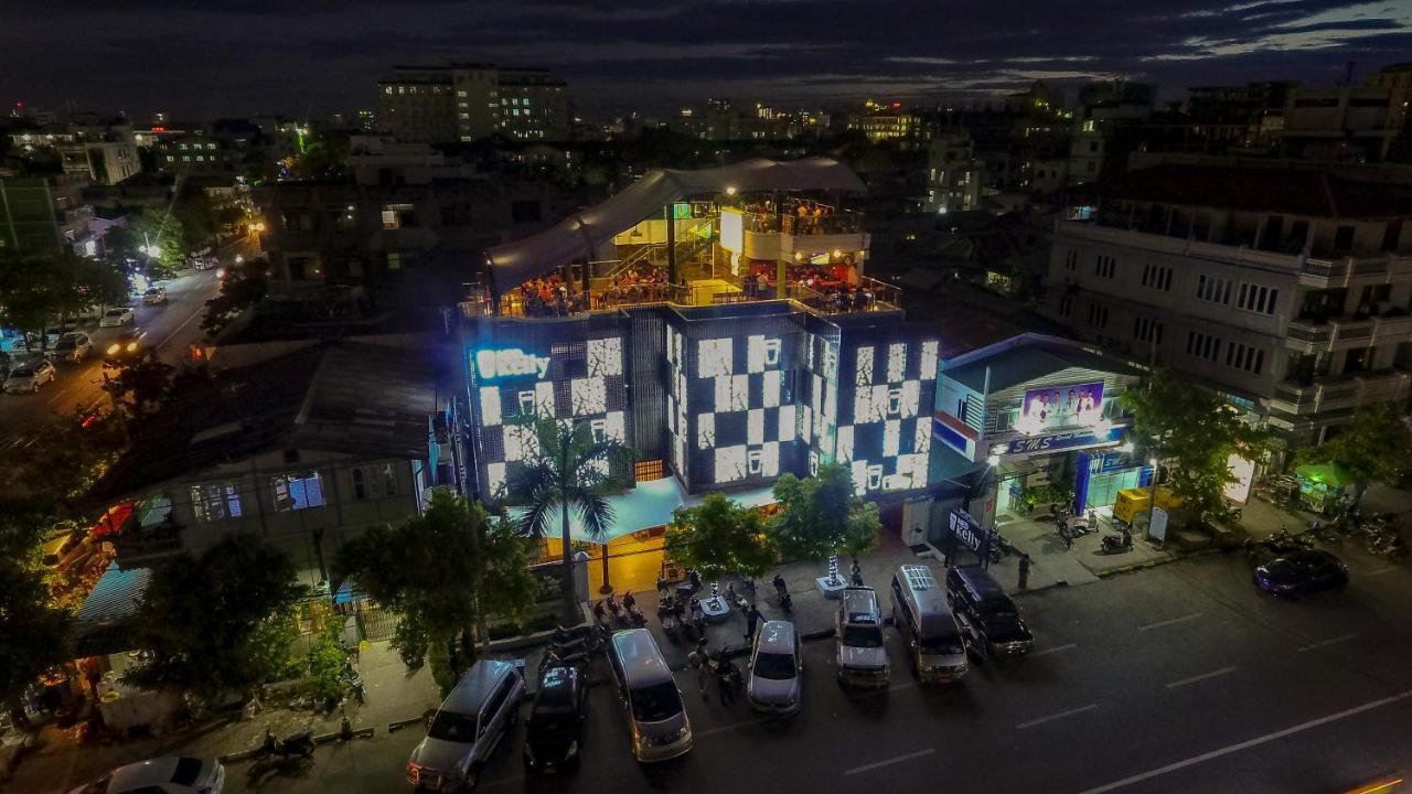 Ned Kelly Hotel & Irish Pub Mandalaj Zewnętrze zdjęcie
