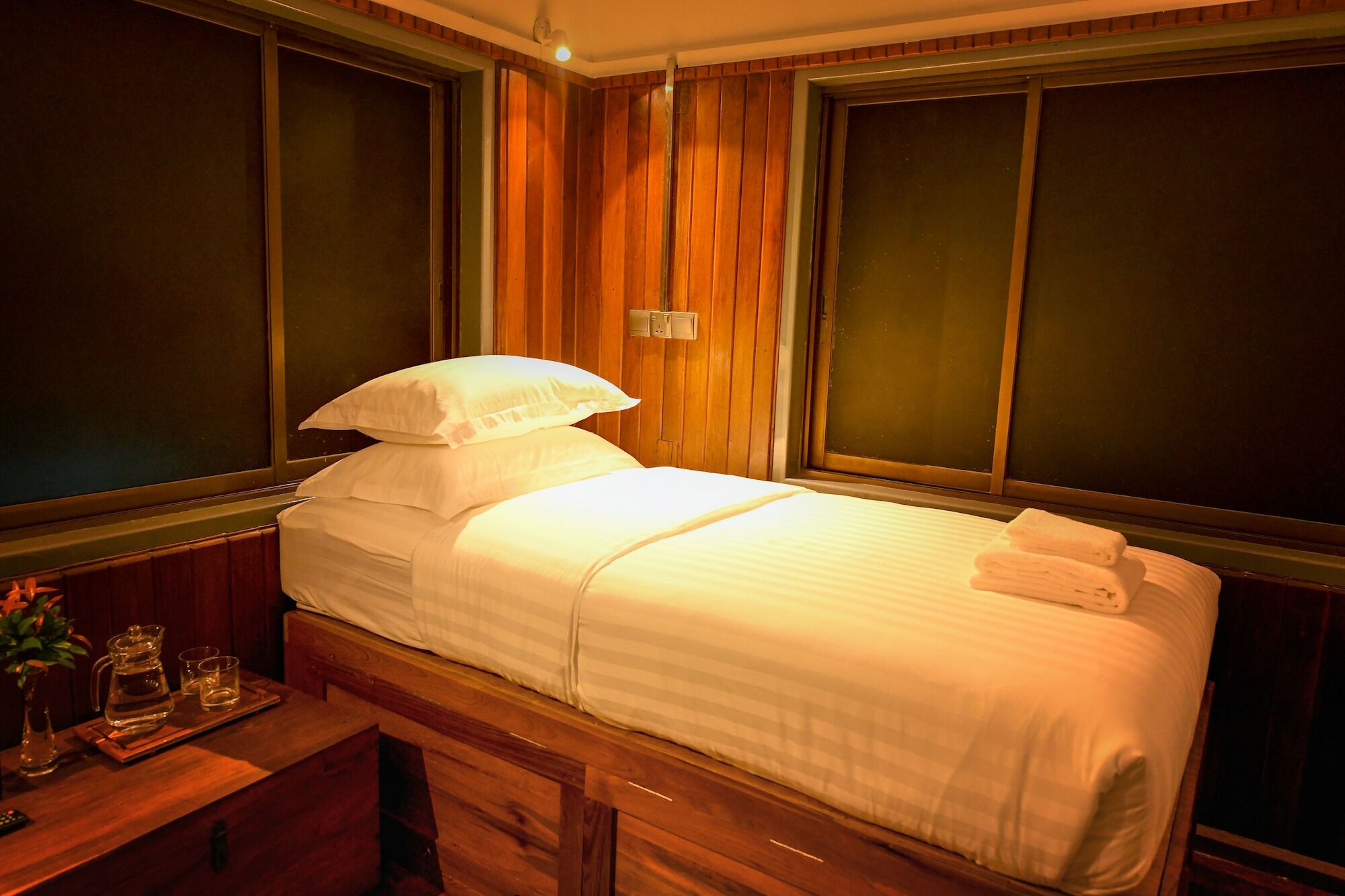 Ned Kelly Hotel & Irish Pub Mandalaj Zewnętrze zdjęcie